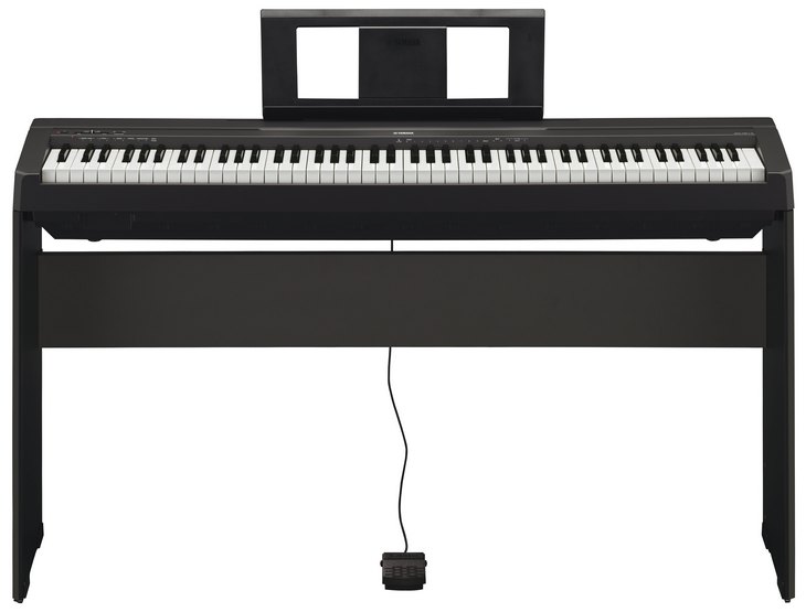 Yamaha P45B на стойке L85, c педалью Yamaha FC5 и пюпитром